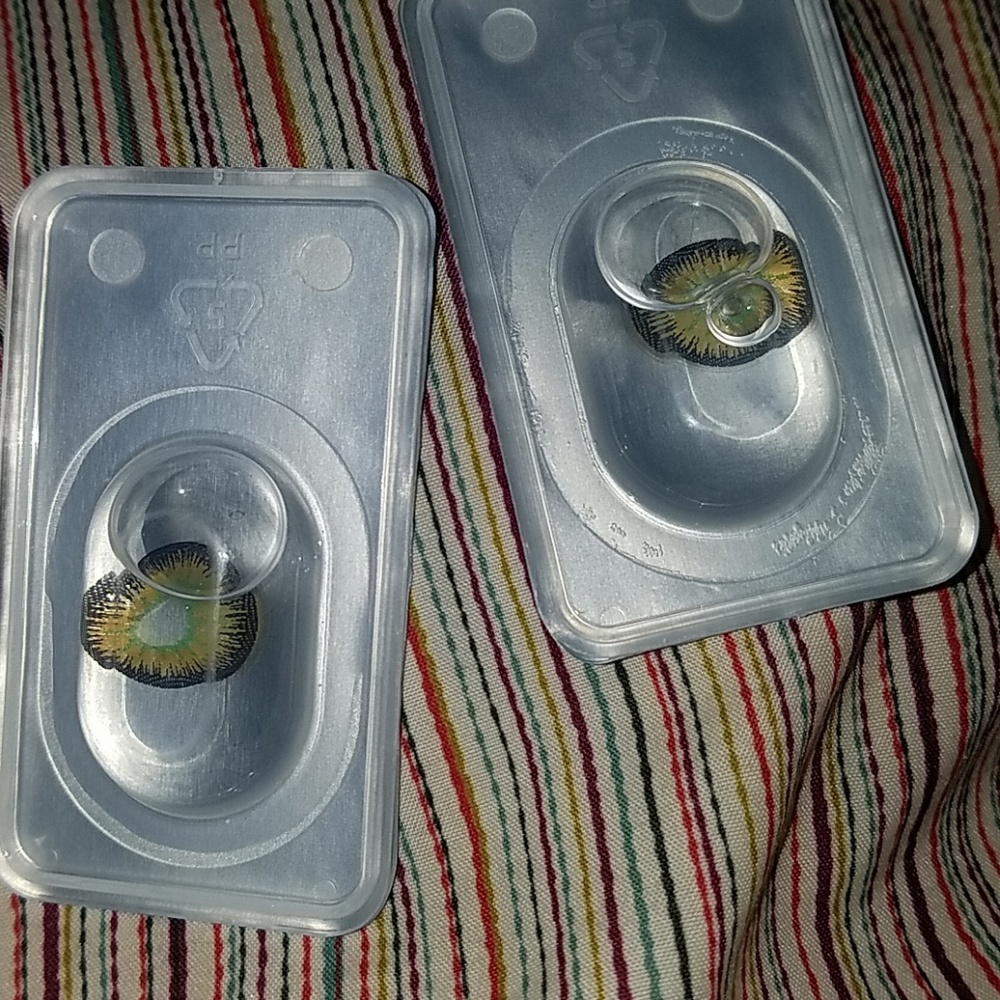 Honey with green cosplay eye color